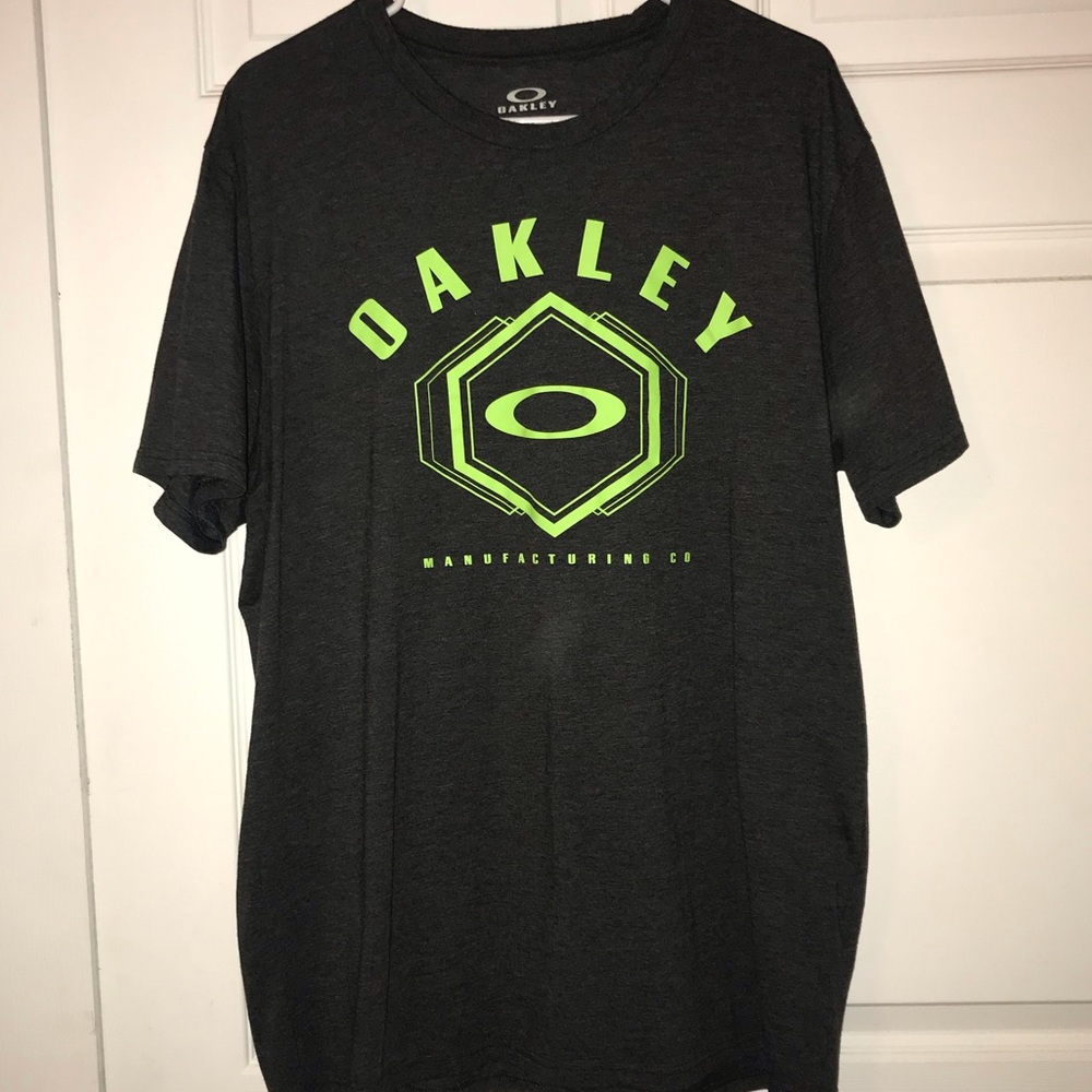 BUNLDE OAKLEY SHIRTS